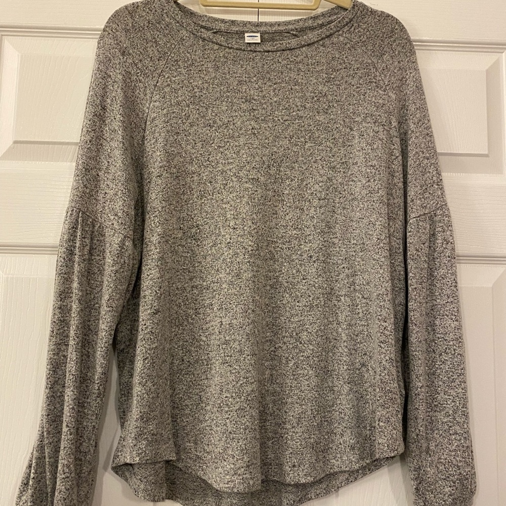 Old Navy Gray Longsleeve Shirt. Puffy sleeves